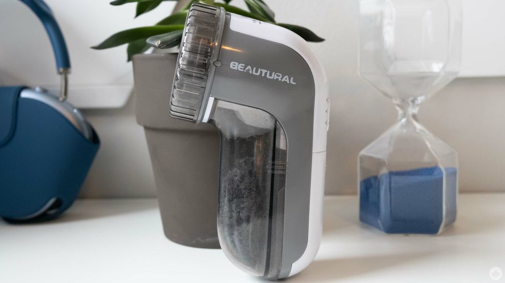 Beautural’s Lint Removal Fabric Shaver will rejuvenate your clothes