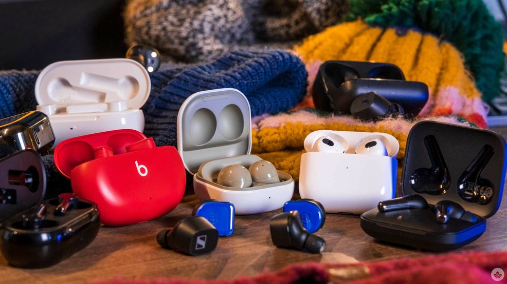 MobileSyrup Touque Test 2021: How new wireless earbuds work with winter hats