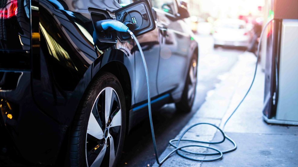 Federal government invests $4 million in EV chargers for Quebec