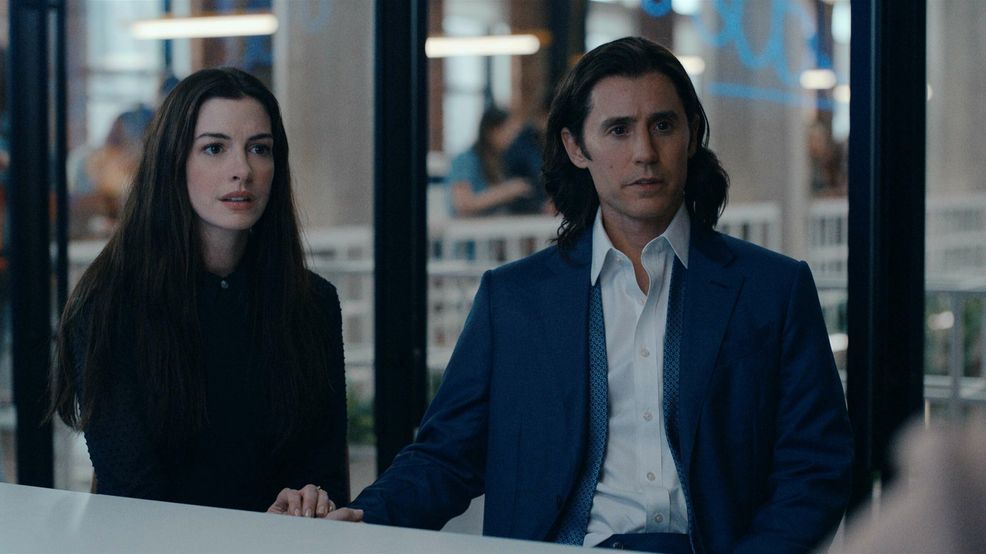 Apple TV+ WeCrashed Anne Hathaway and Jared Leto
