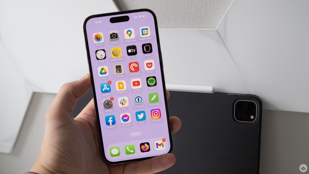 MobileSyrup’s top iPhone accessories gift guide [2022 Edition]