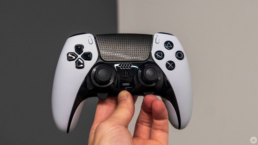 DualSense Edge in hand