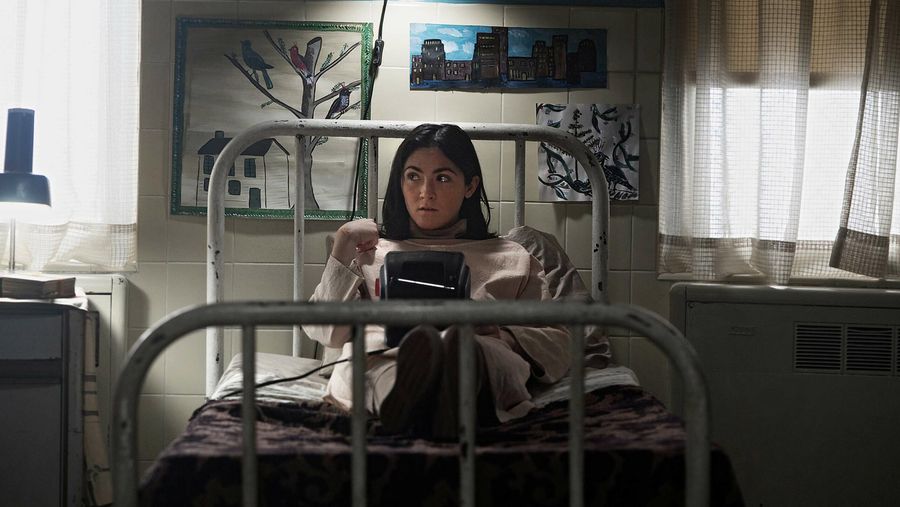 Orphan First Kill girl in hospital bed