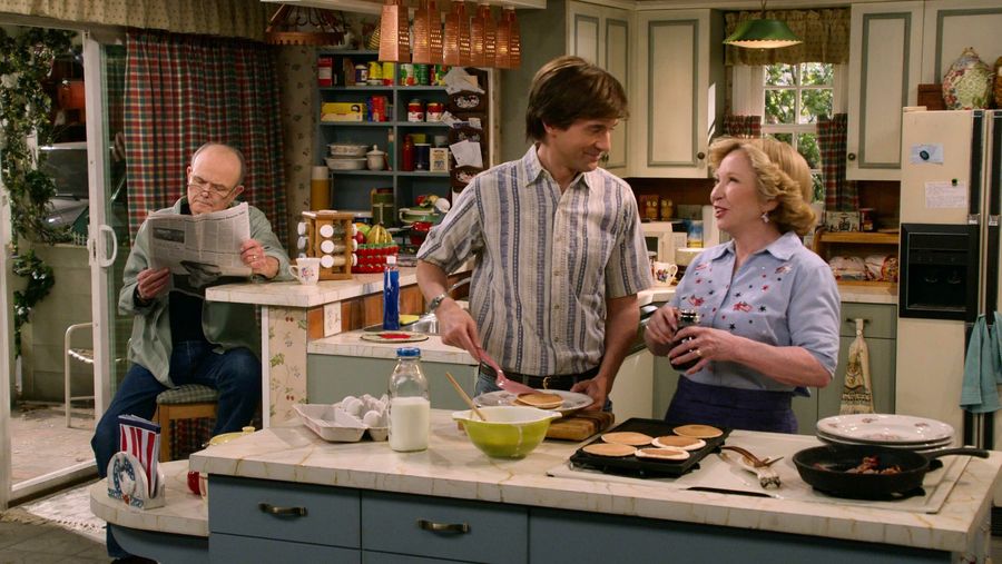 That '90s Show Kitty Eric and Red in kitchen