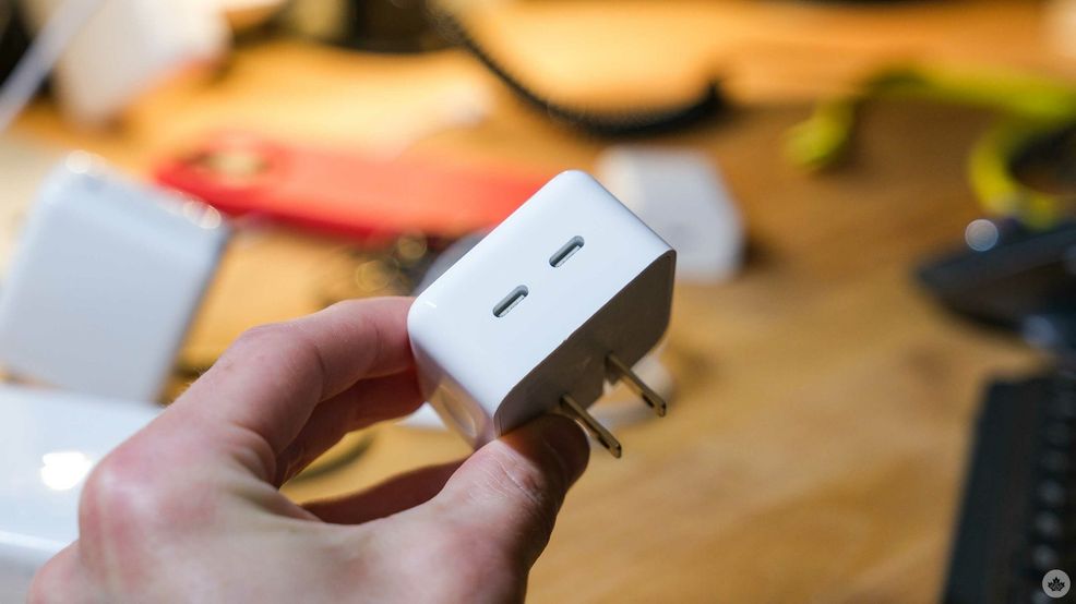 All Apple chargers should have two ports