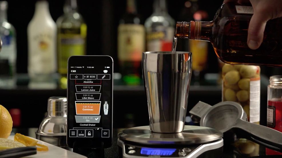 This app and scale combo lets you mix classic cocktails with pin-point precision