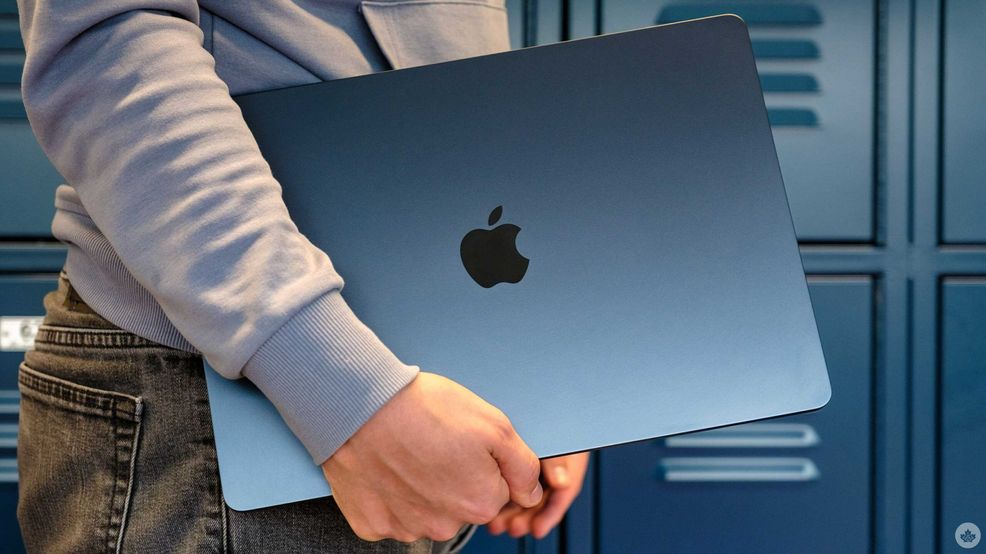 Apple finally made a big laptop that’s nice to carry around