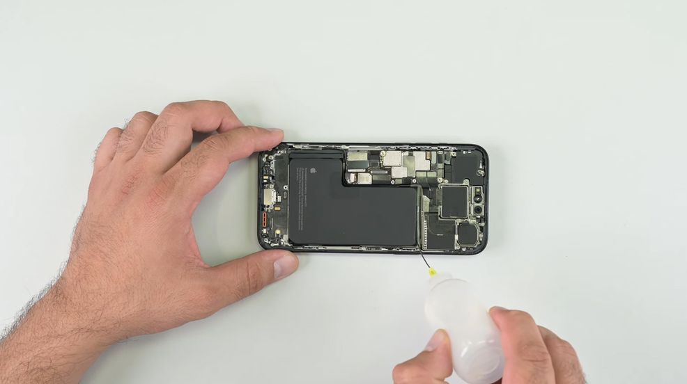 iFixit gives the iPhone 15 Pro Max a 4/10 repairability score