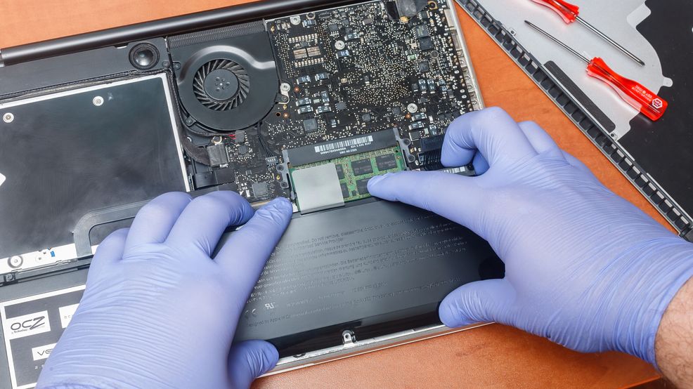 Repair techs at Best Buy, Mobile Klinik, and more caught looking at customer data, nudes