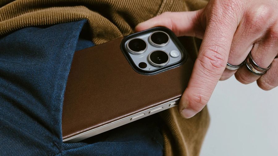 Nomad Magnetic Leather Back
