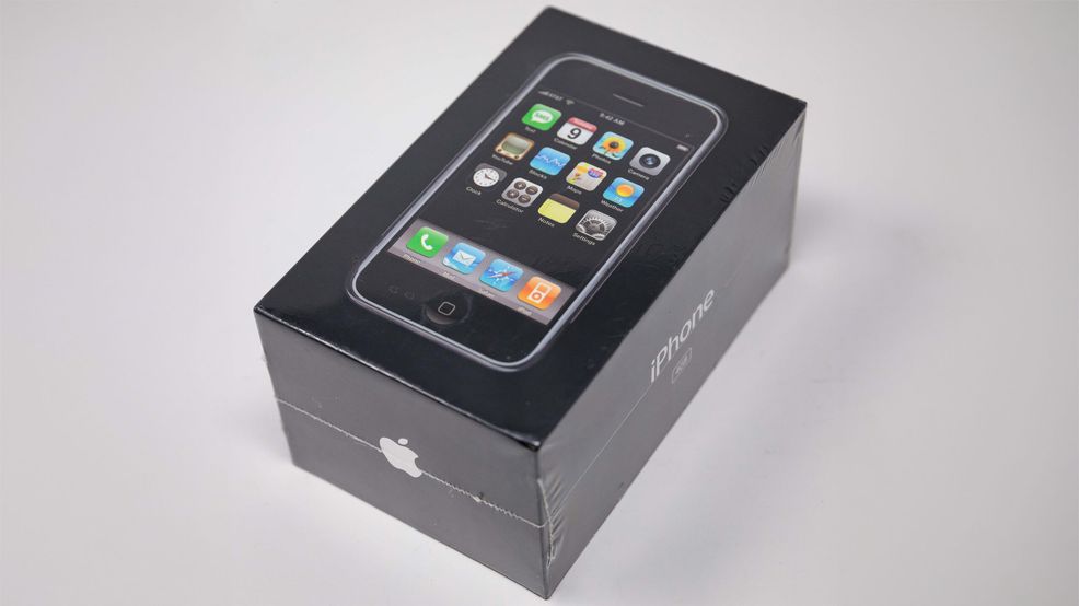 1st-Gen iPhone sells for more than $130,000 at auction