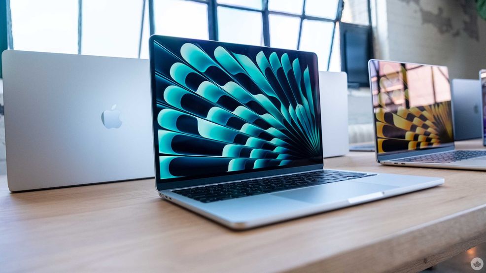 Apple refurb store drops MacBook Air to $879