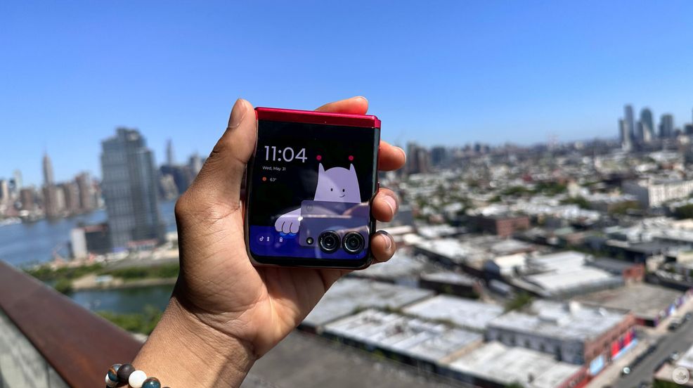 Motorola has some of its smartphones $300-$400 off right now