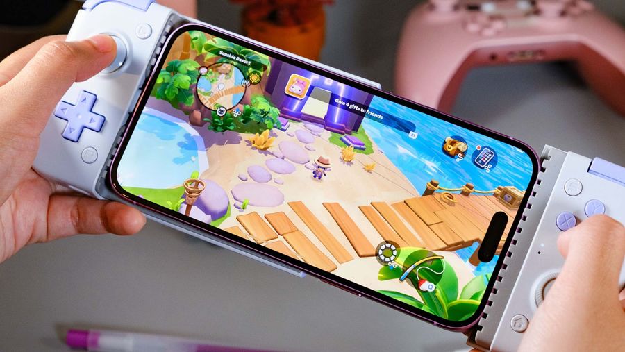 Gaming on iPhone 16.