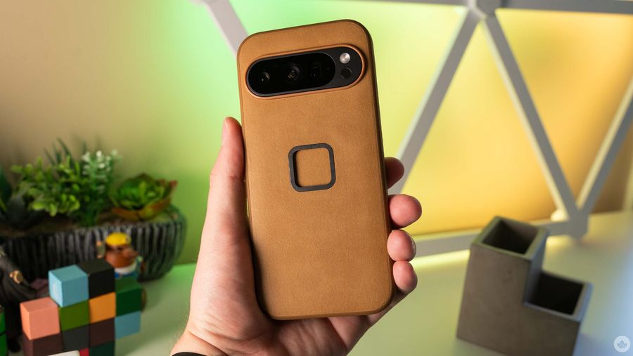 Peak Design Everyday Clarino case on Pixel 9 Pro.