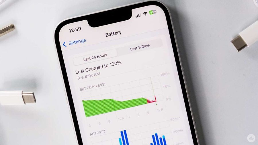 The battery life tracker on an iPhone 16e