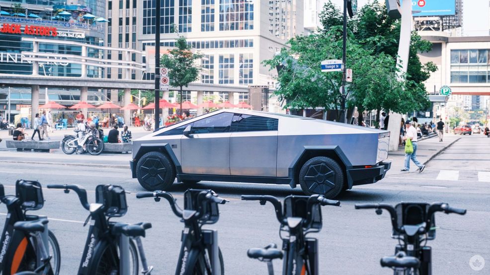 Tesla offers $1,000 off for teachers, students and first responders