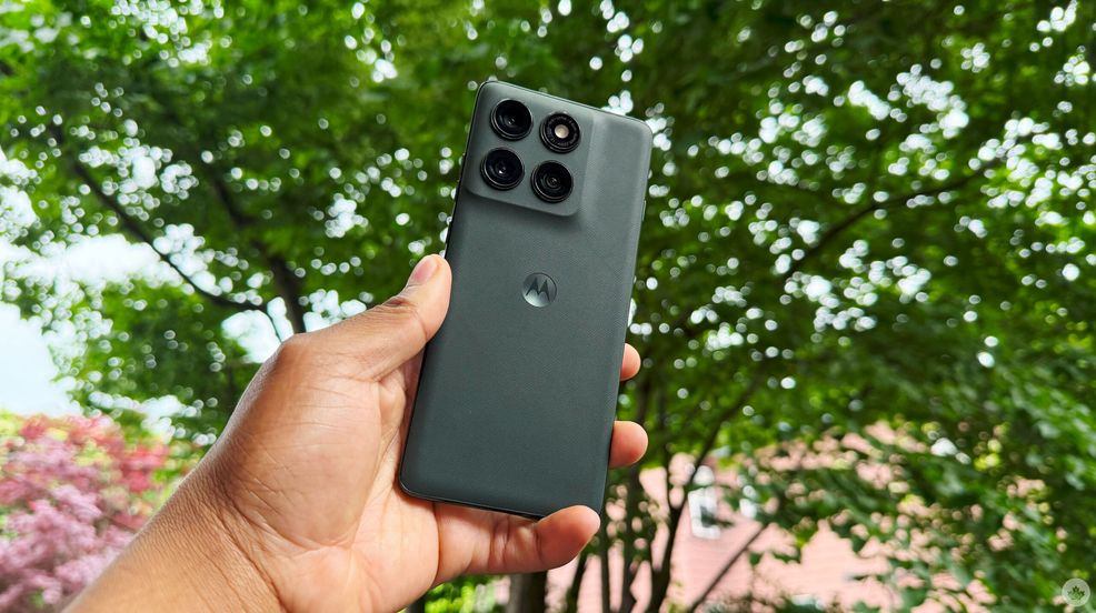 The beautiful Moto Edge 2025 is now available in Canada