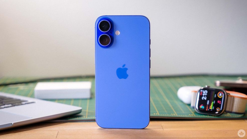 iPhone 16 blue