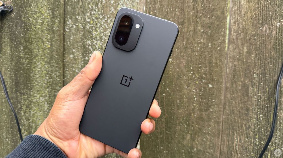OnePlus 15R ‘flagship killer’ available in Canada on January 8