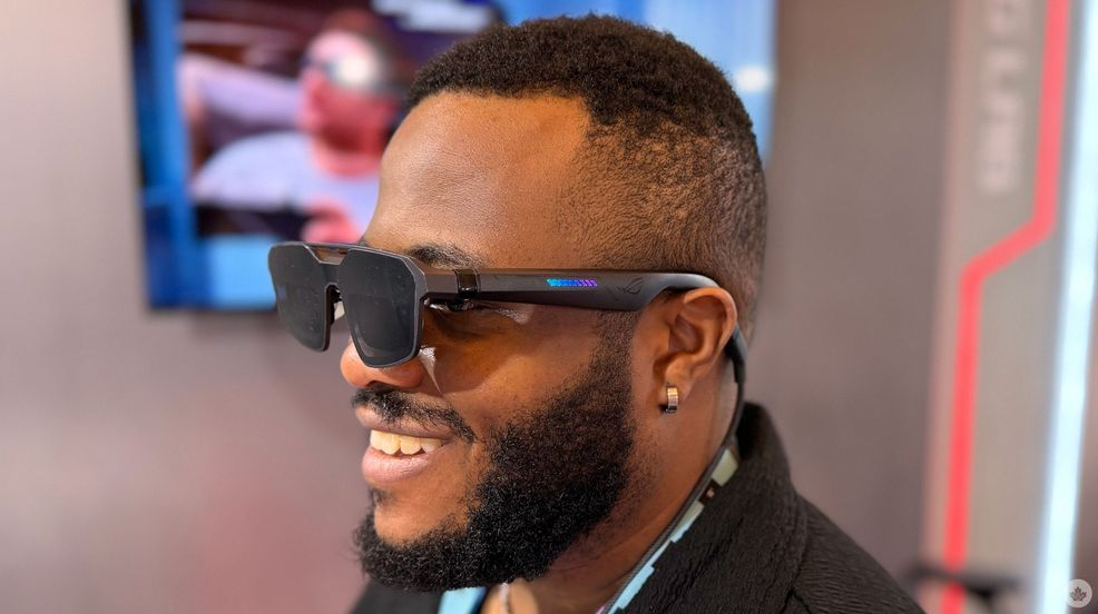 The ROG Xreal R1 gaming glasses look snazzy and offer 240Hz virtual screen