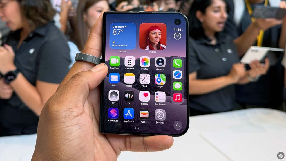 iPhone Duo front screen.