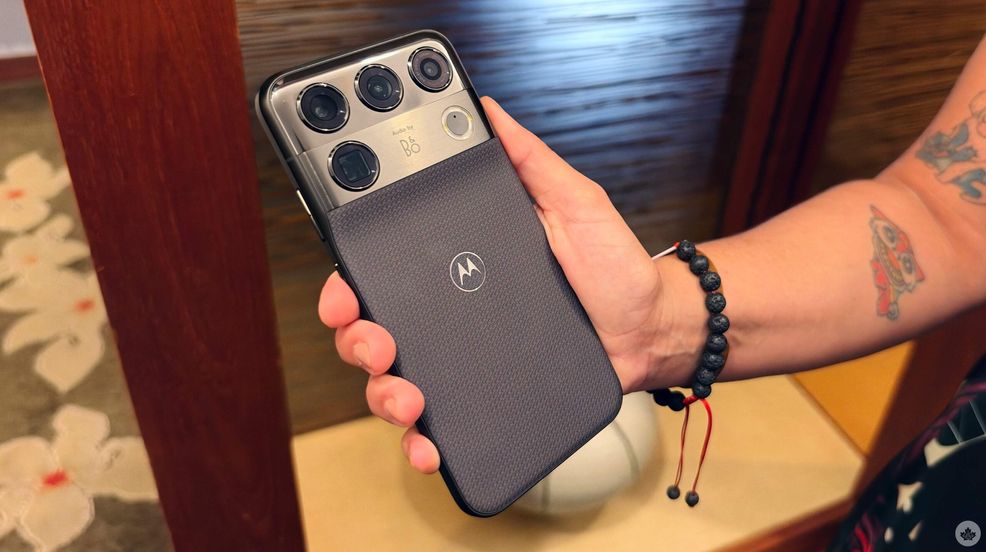 Motorola unveils Signature 27 first with Snapdragon 8 Elite Extreme